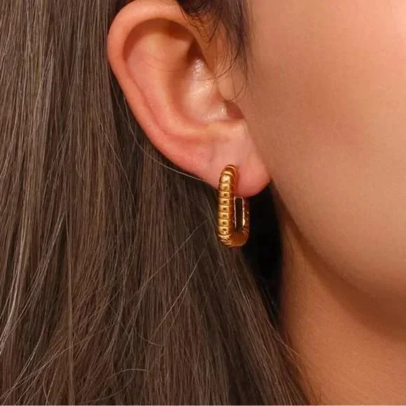 NEW GEOMETRIC 18K GOLD HOOP EARRINGS - Picture 4 of 5